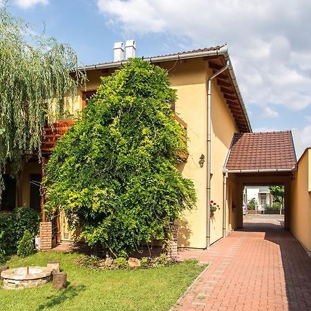 Aqua Apartman Gyula Exterior foto